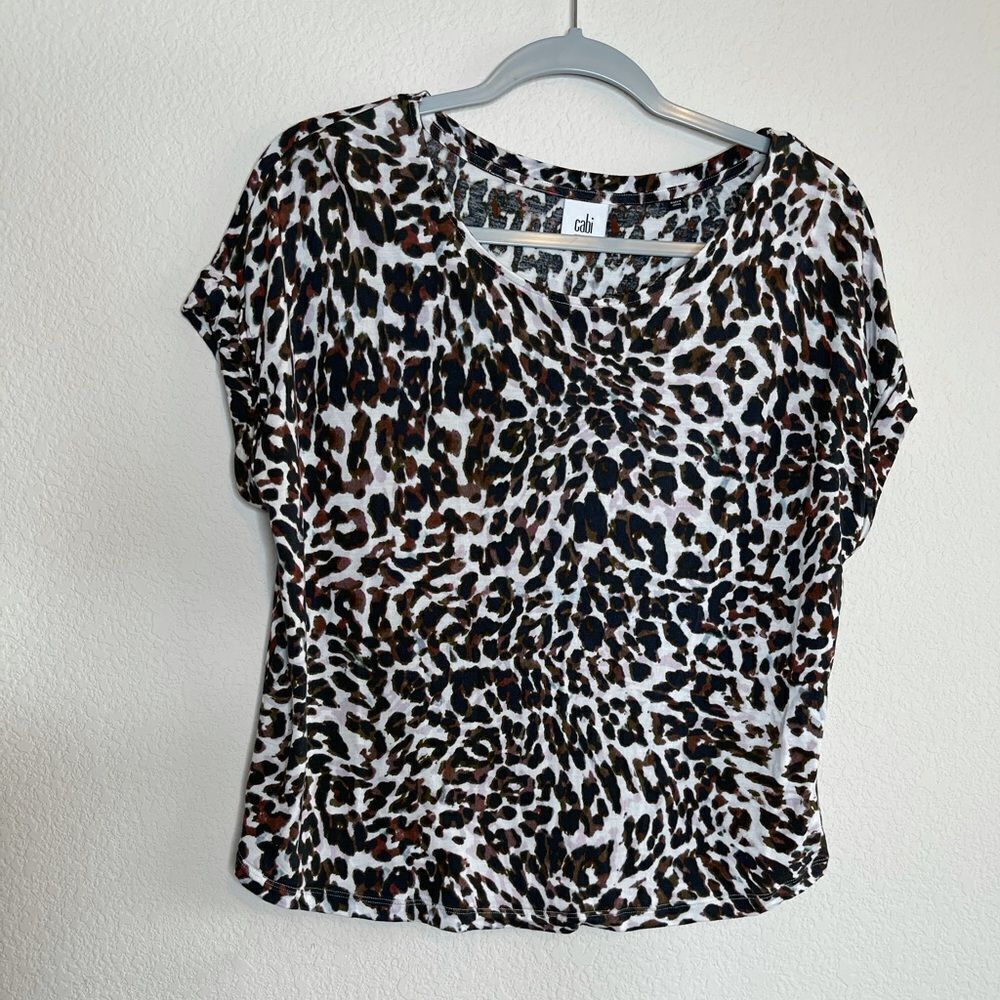 Cabi leopard print slight cropped blouse - Picture 3 of 8